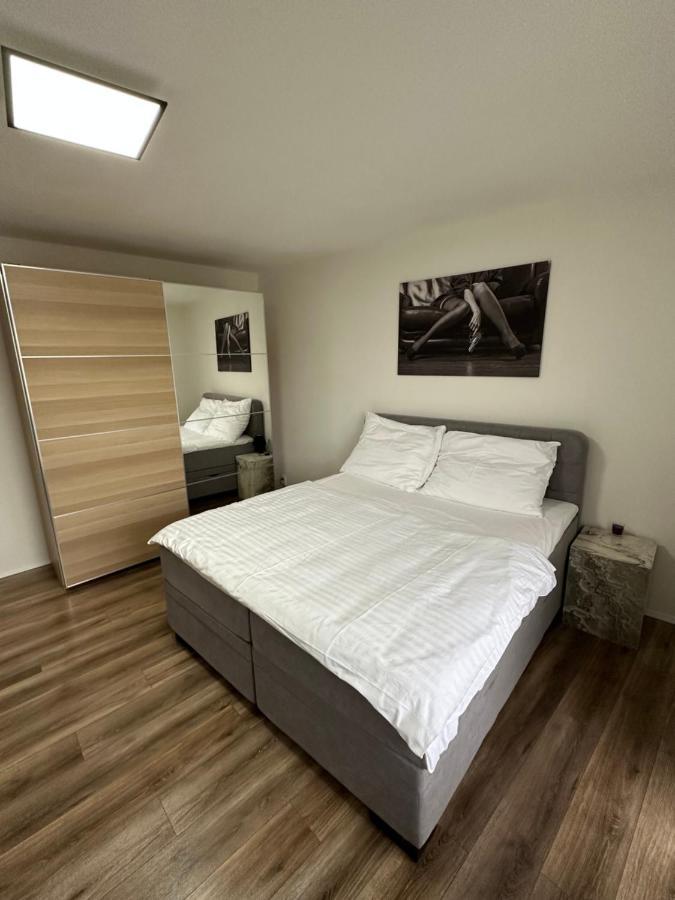 Medena Apartment Old Town With Free Parking บราติสลาวา ภายนอก รูปภาพ