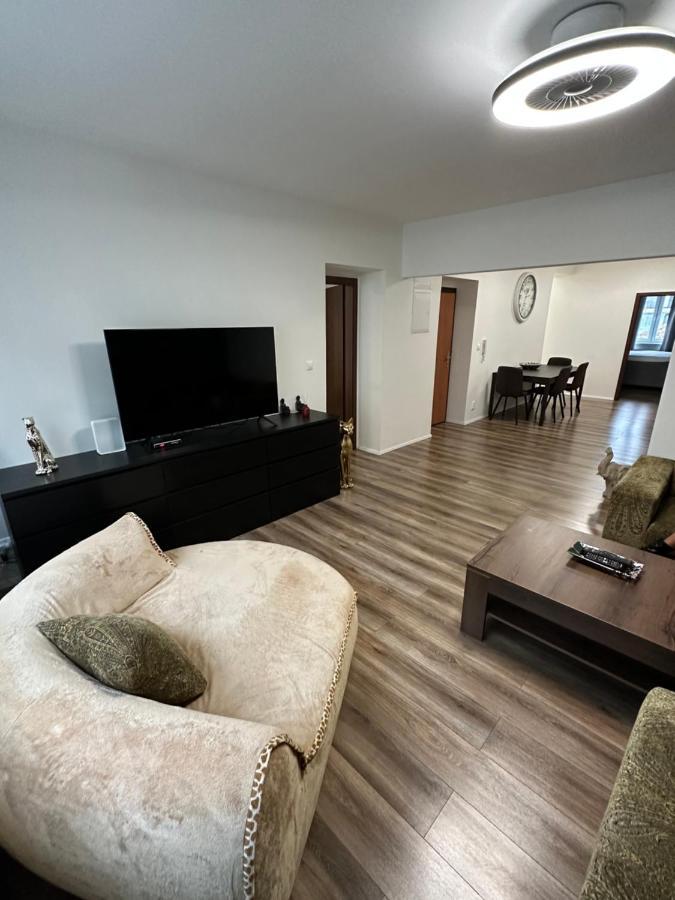 Medena Apartment Old Town With Free Parking บราติสลาวา ภายนอก รูปภาพ