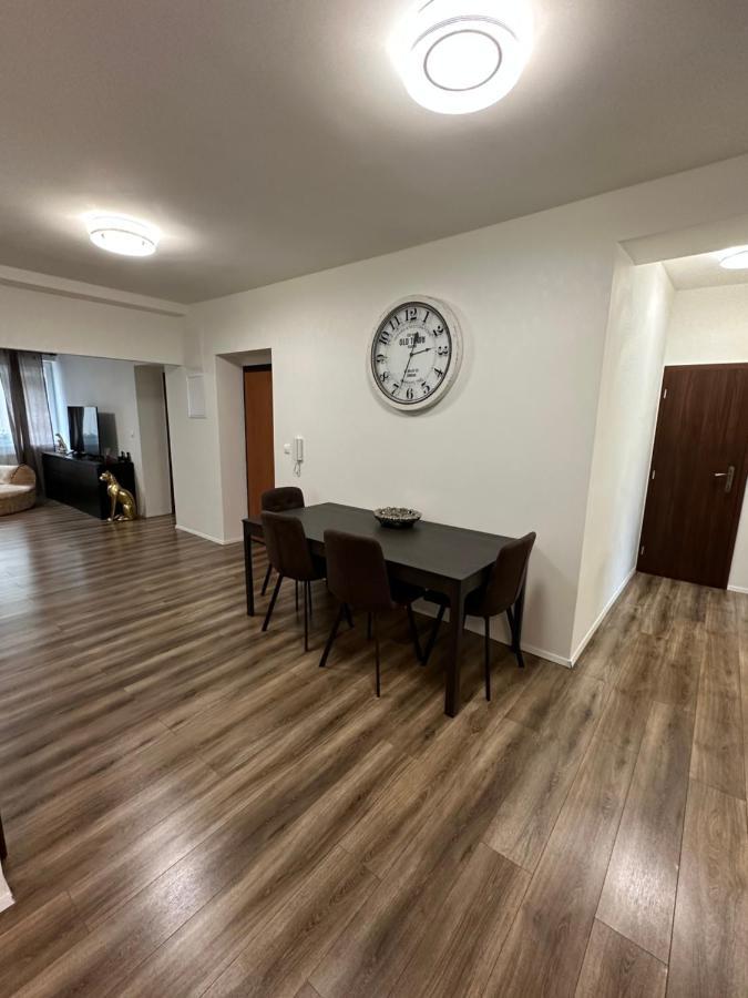 Medena Apartment Old Town With Free Parking บราติสลาวา ภายนอก รูปภาพ