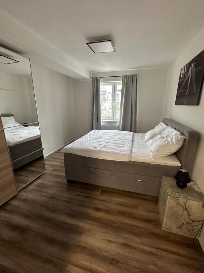Medena Apartment Old Town With Free Parking บราติสลาวา ภายนอก รูปภาพ