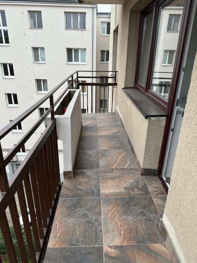 Medena Apartment Old Town With Free Parking บราติสลาวา ภายนอก รูปภาพ